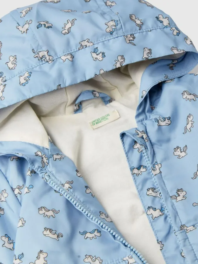 Benetton proleæna jakna za bebe sa printom jednoroga 